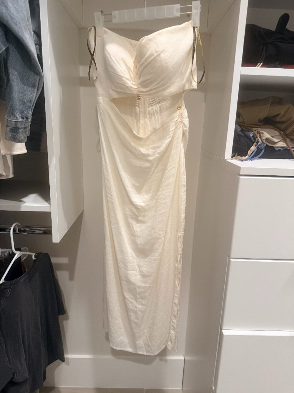Vix Paula Hermanny, like new! M-38. Off white.